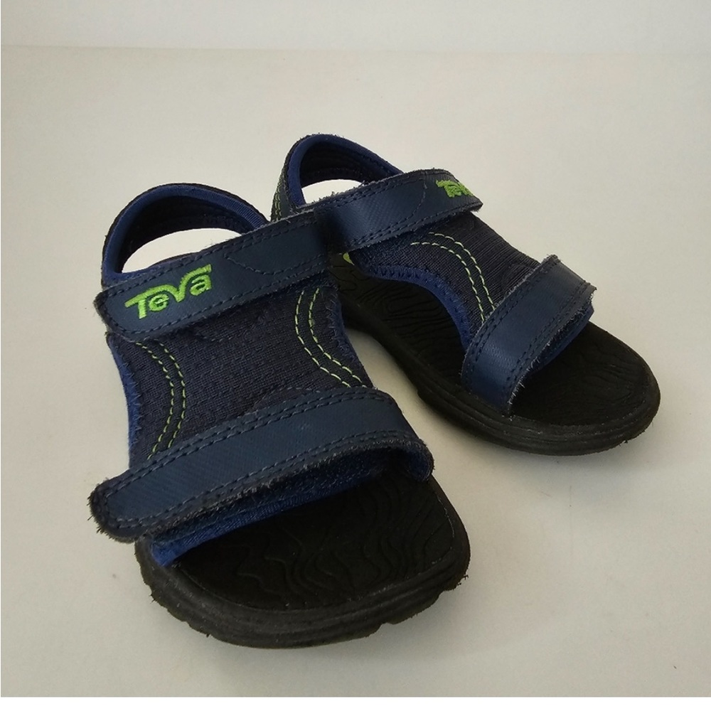 Teva kids Psyclone Sandal size 9